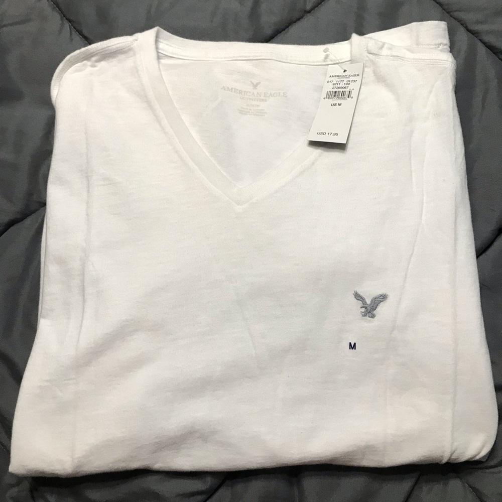 American Eagle white v-neck short sleeve MENS